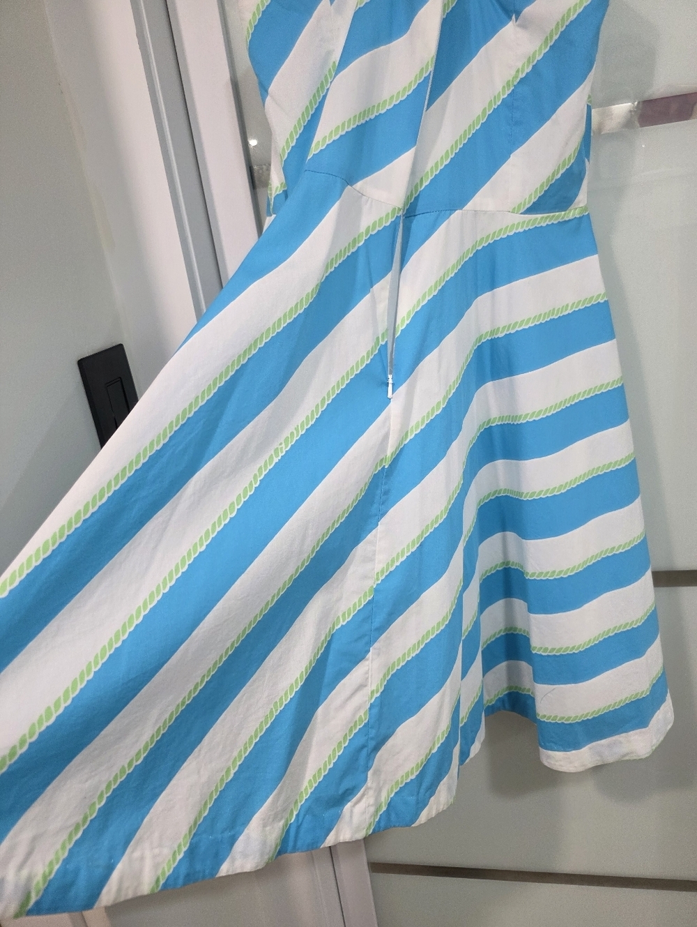 Lilly Pulitzer Sleeveless Dress – Blue & White Striped | Size 8 - Picture 14 of 16